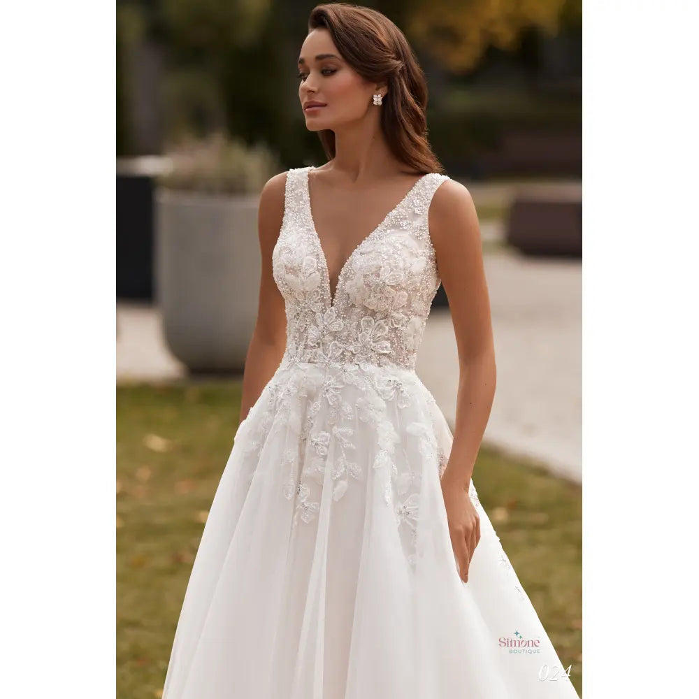 Rochie mireasa A-line cu decolteu sexi in forma de V 24-24 - Simone Boutique rochii de mireasa Sibiu