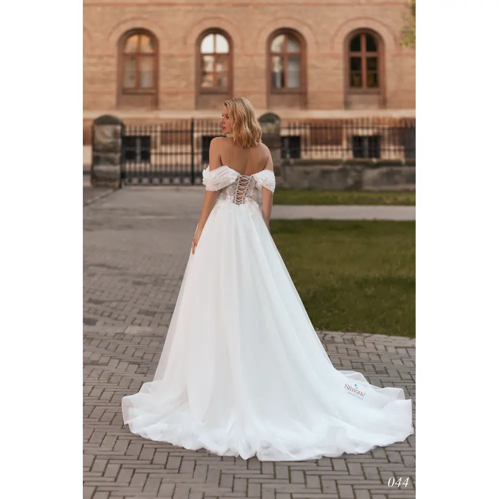 Rochie mireasa A-line cu umerii goi si bretele cazute 24-44 - Simone Boutique rochii de mireasa Sibiu
