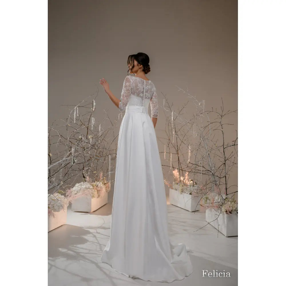 Rochie mireasa cu bust de dantela, fusta de tafta si maneci ¾ - Felicia - Simone Boutique rochii de mireasa Sibiu