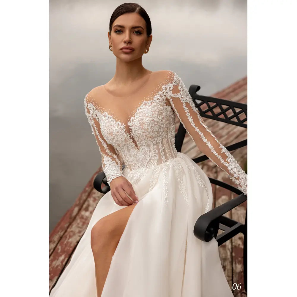 Rochie mireasa cu slit pe picior 23-06 - Simone Boutique rochii de mireasa Sibiu