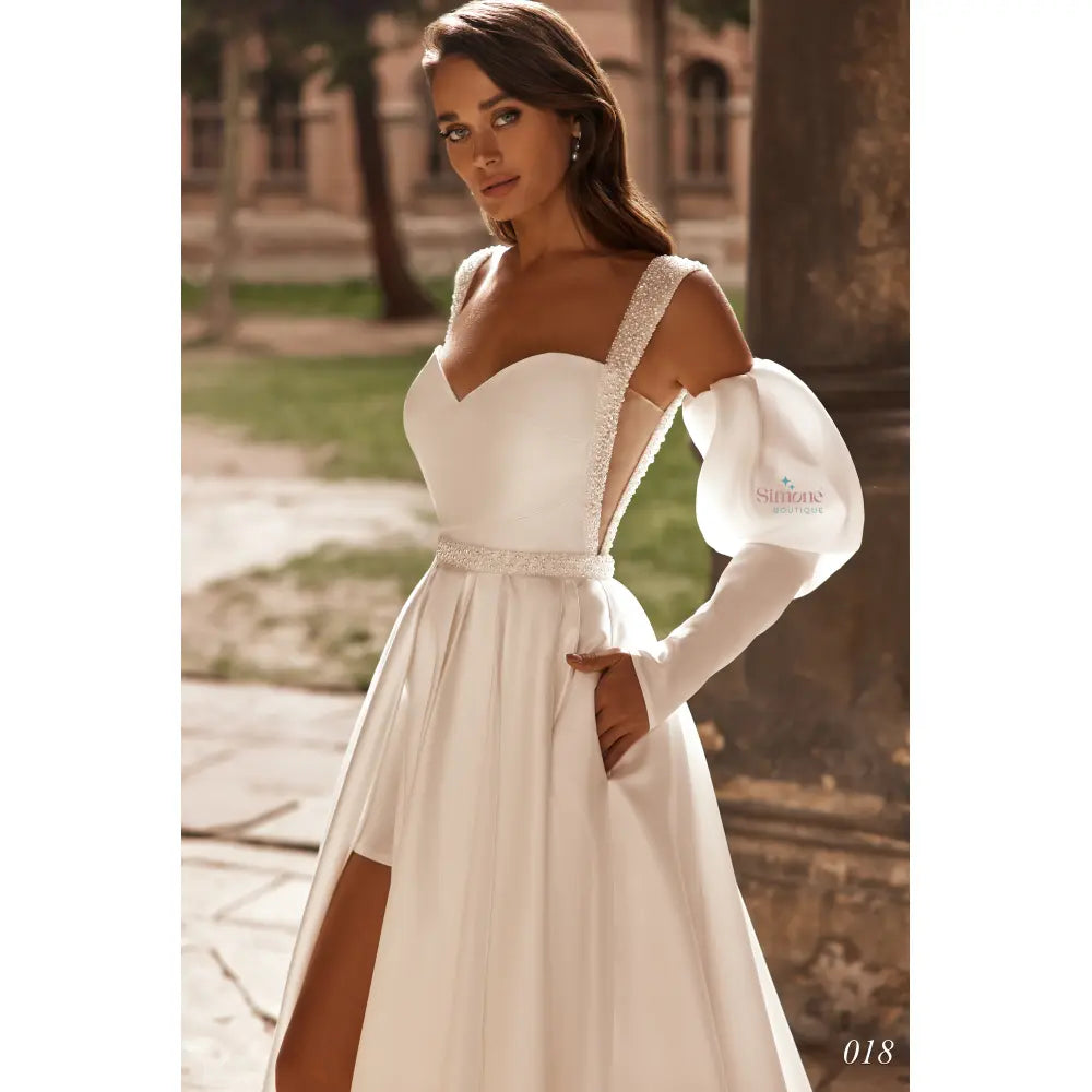 Rochie mireasa din tafta cu maneci detasabile si crapatura pe picior 24-18 - Simone Boutique rochii de mireasa Sibiu