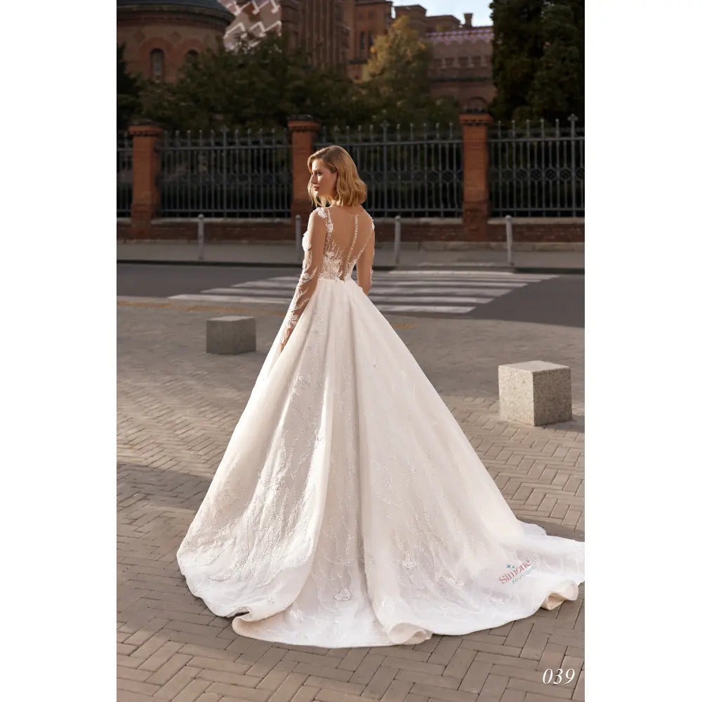 Rochie mireasa printesa cu maneca lunga 24-39 - Simone Boutique rochii de mireasa Sibiu