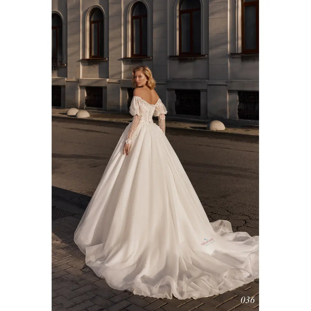 Rochie mireasa printesa cu umerii goi 24-36 - Simone Boutique rochii de mireasa Sibiu