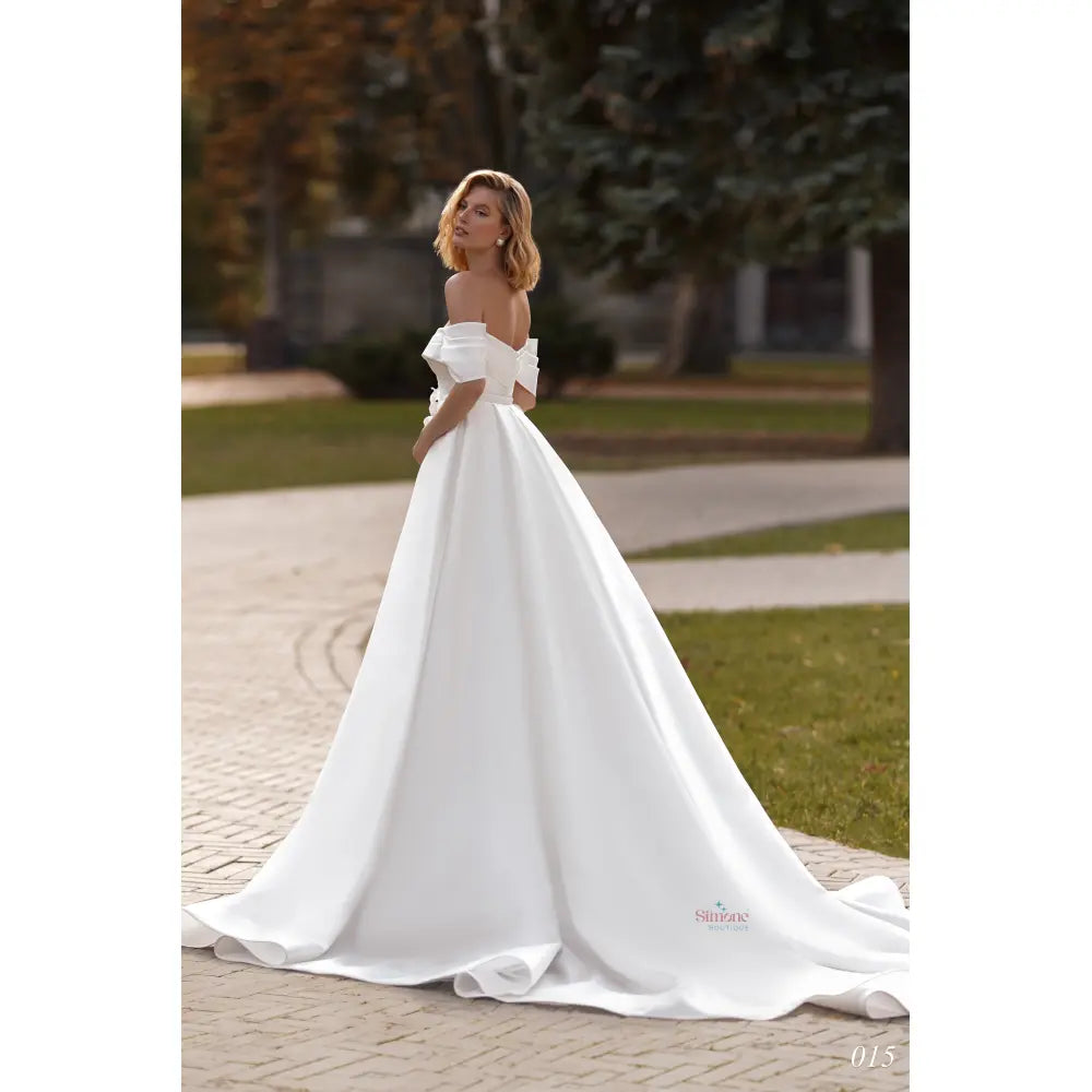 Rochie mireasa sirena 2 in 1 cu umerii cazuti,crapatura pe picior si trena detasabila 24-15 - Simone Boutique rochii de mireasa Sibiu
