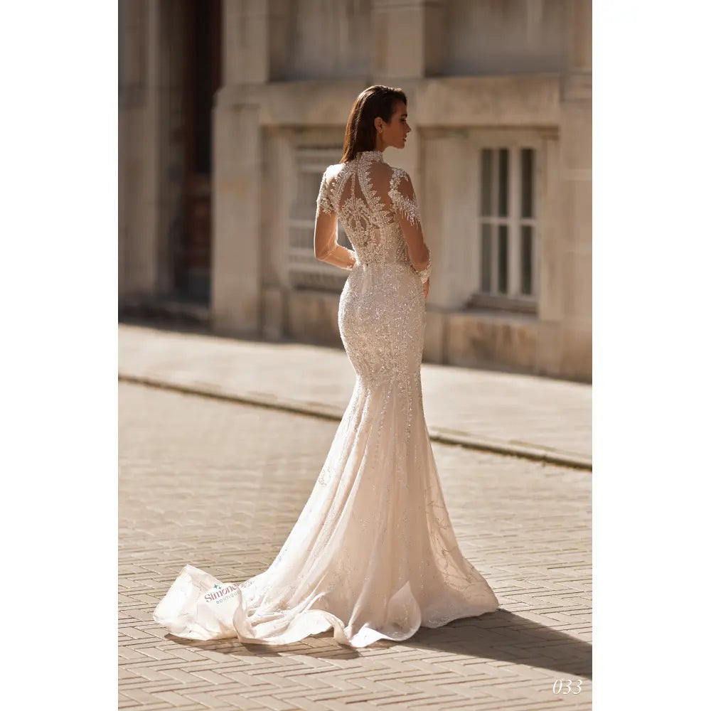Rochie mireasa sirena cu medalion la gat si maneci lungi 24-33 - Simone Boutique rochii de mireasa Sibiu