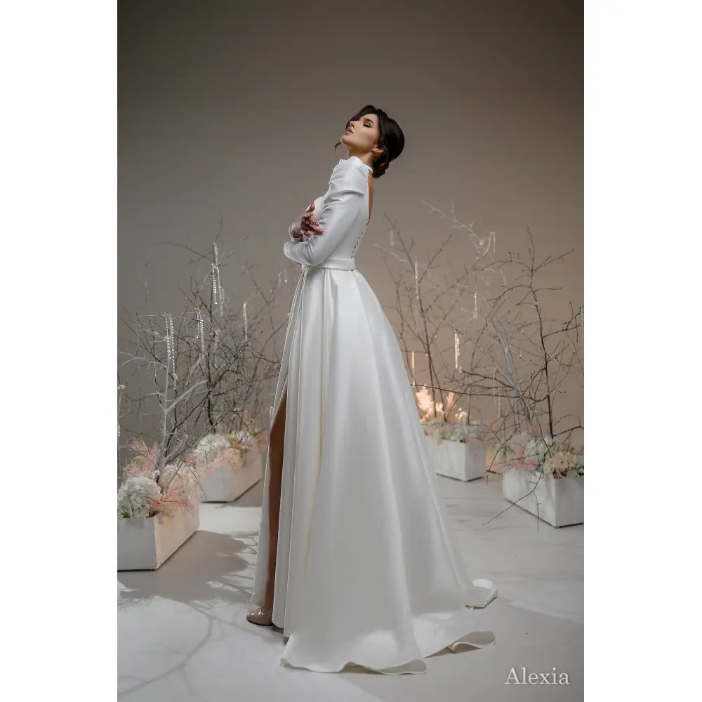 Rochie mireasa tafta cu crapatura pe picior si maneci lungi - Alexia - Simone Boutique rochii de mireasa Sibiu