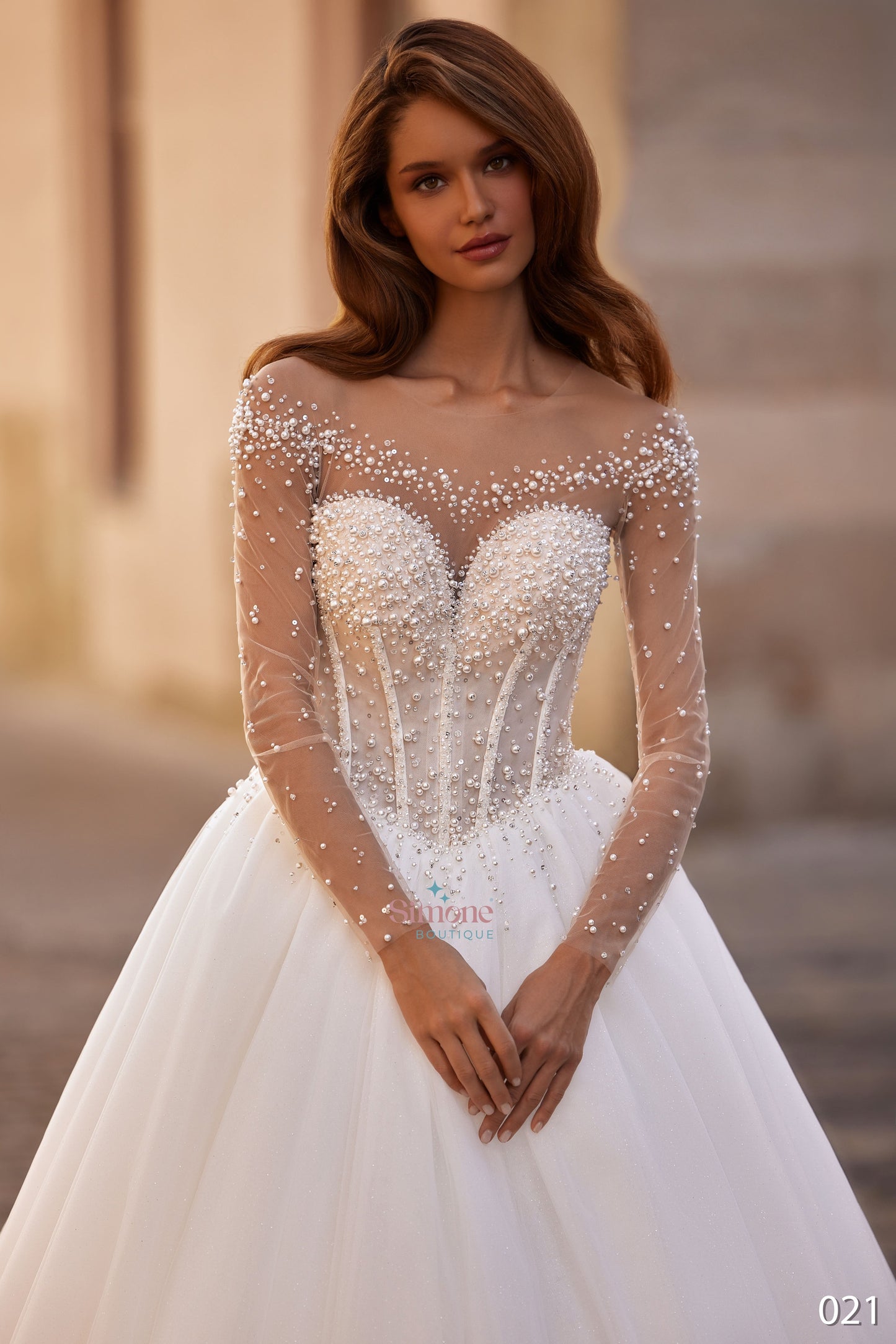 Rochie mireasa printesa cu alie in V si maneci lungi 26-21