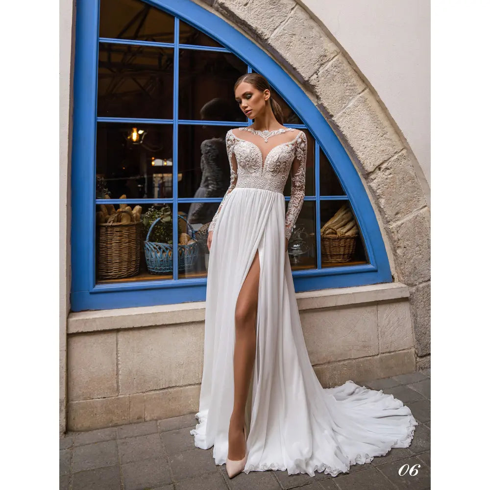 Rochie mireasa cu slit pe picior 22-06 - Simone Boutique rochii de mireasa Sibiu