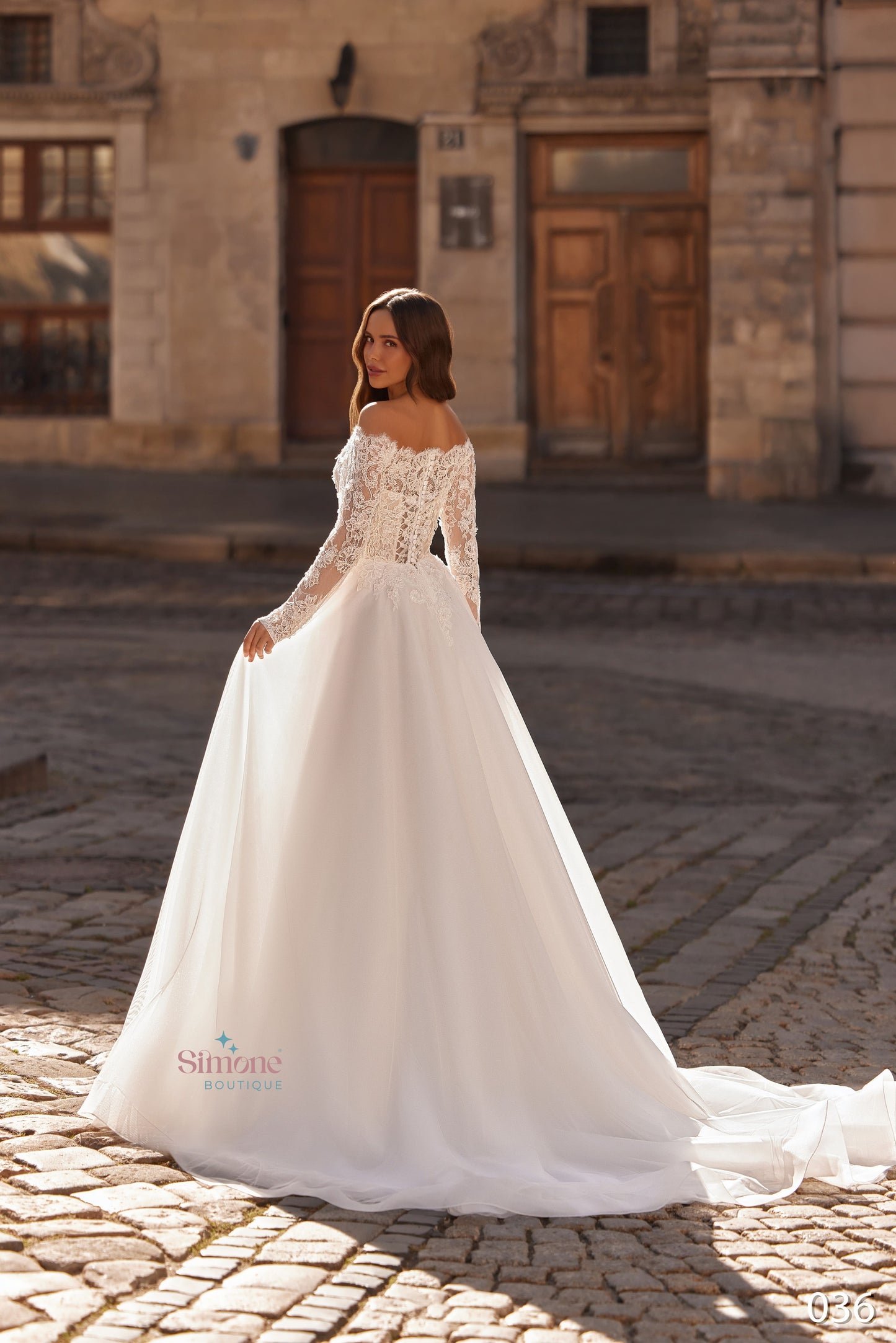 Rochie mireasa A-line cu umerii goi si maneci lungi 26-36